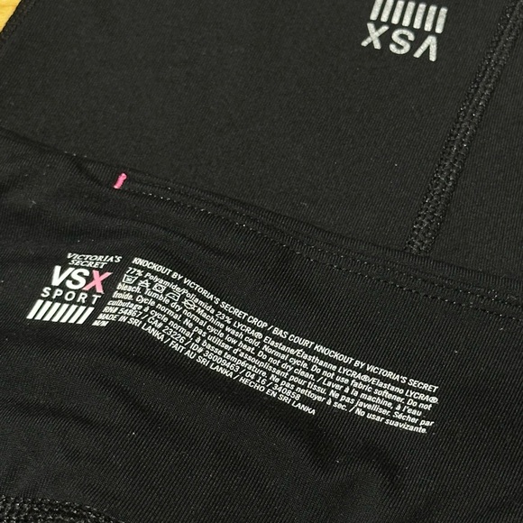 Victoria’s Secret Sport Black Capri Leggings Size Medium - Picture 3 of 3